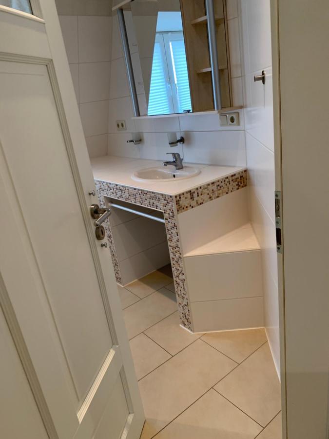 Nordsee Und City Fusslaufig - Luxeriose Fewo Mit Grossem Balkon Wilhelmshaven Bagian luar foto