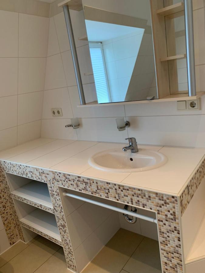 Nordsee Und City Fusslaufig - Luxeriose Fewo Mit Grossem Balkon Wilhelmshaven Bagian luar foto
