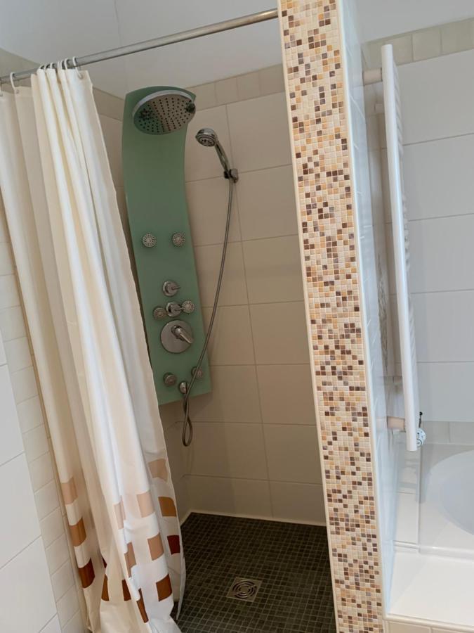 Nordsee Und City Fusslaufig - Luxeriose Fewo Mit Grossem Balkon Wilhelmshaven Bagian luar foto